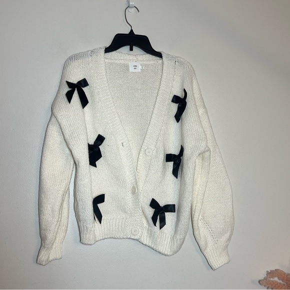 Luna Ivy White Black 3D Bow Appliqué Cardigan Sweater Medium - Picture 2 of 4